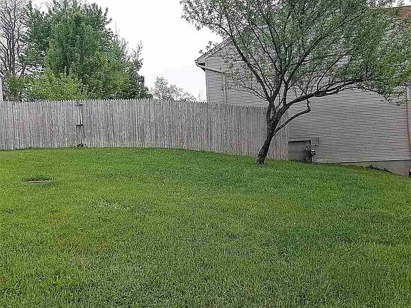 4th image of 20 Pine Top Dr