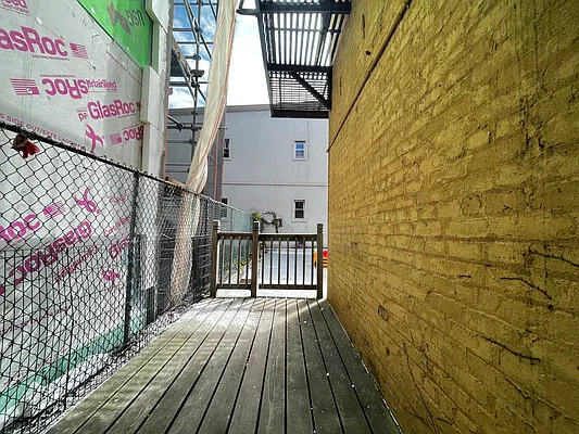 Rented by MySpaceNYC | media 9