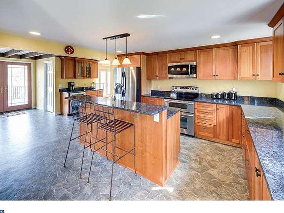 4th image of 15 Nancys Ln