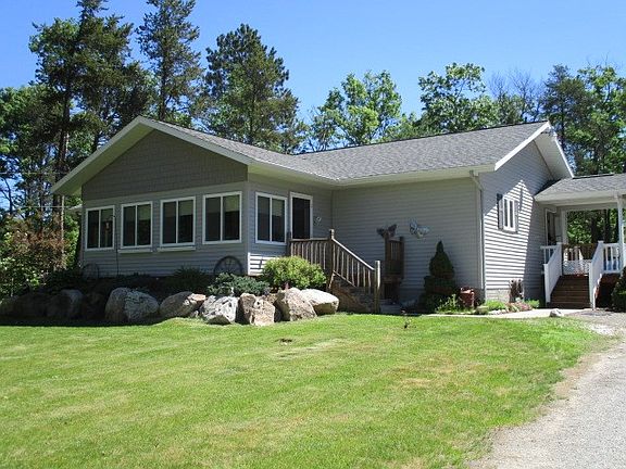 3rd image of 590 Blueberry Ct