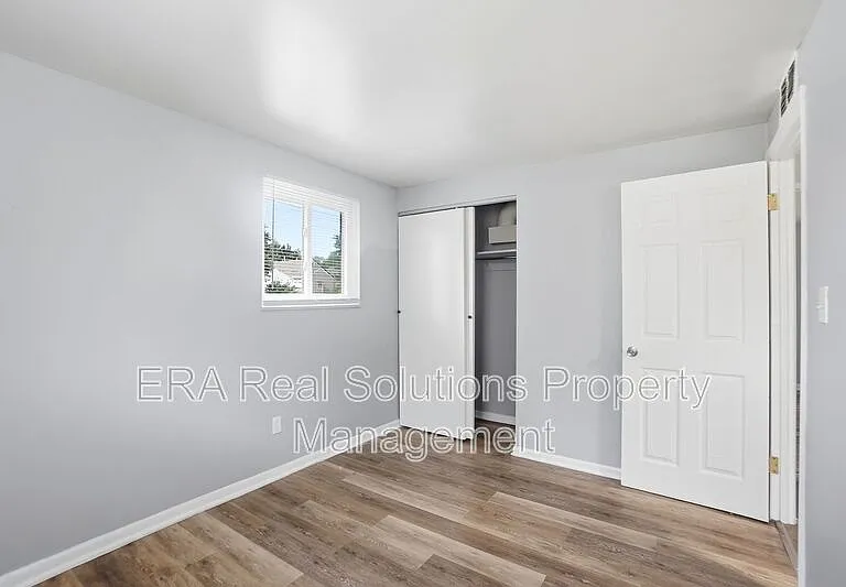 281 S Napoleon Ave #B — Photo 7