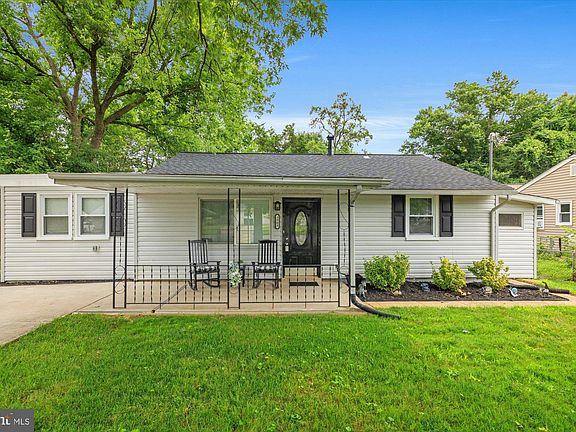 2nd image of 3908 Elmwood Dr