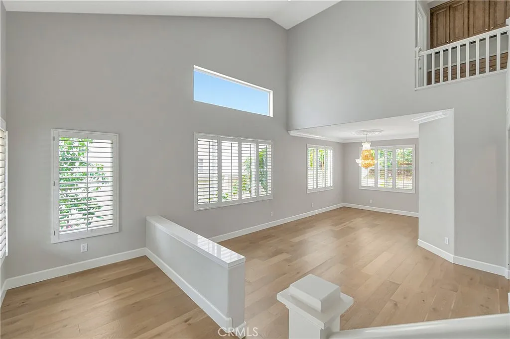 4 bed, 2.5 bath, 2300 sqft, $5,700 — Photo 2