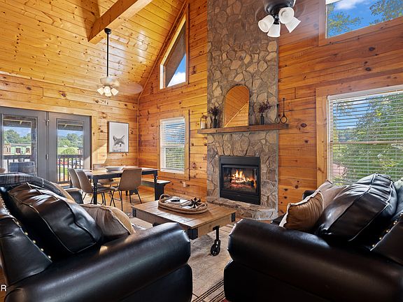 3rd image of 1540 Rainbow Ridge Way