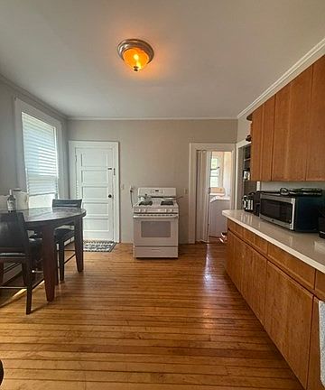 3rd image of 64 Linwood Ave #1