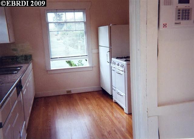 2nd image of 3740 Laguna Ave
