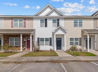 505 Oyster Rock Ln, Sneads Ferry, NC 28460