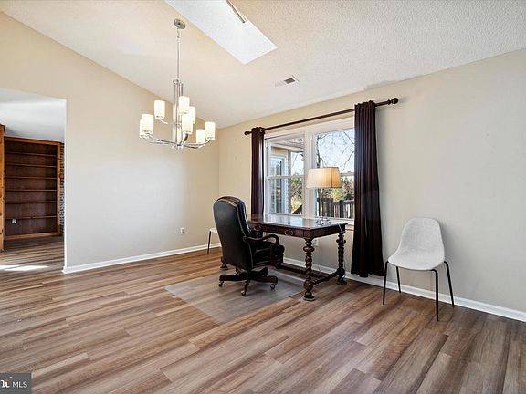 4th image of 18 Bluebell Ct
