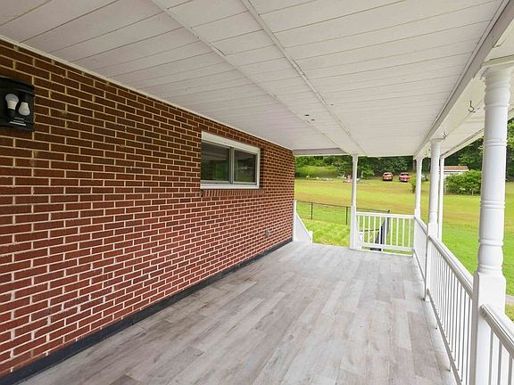 4th image of 425 Spring Rd