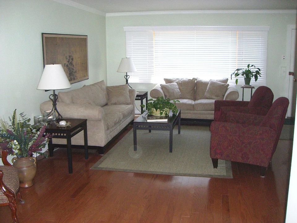 1st image of 3542 N Pine Grove Ave