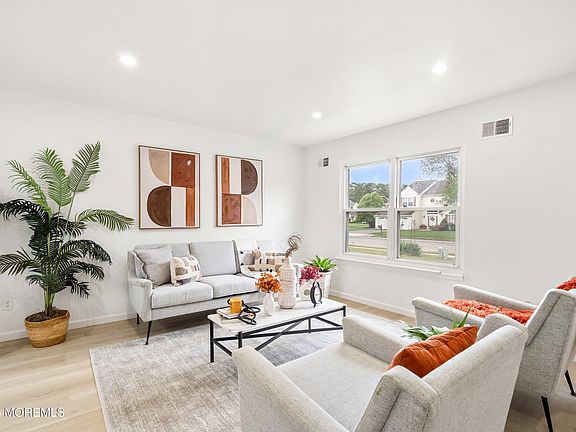 3rd image of 944 Yellowbank Rd