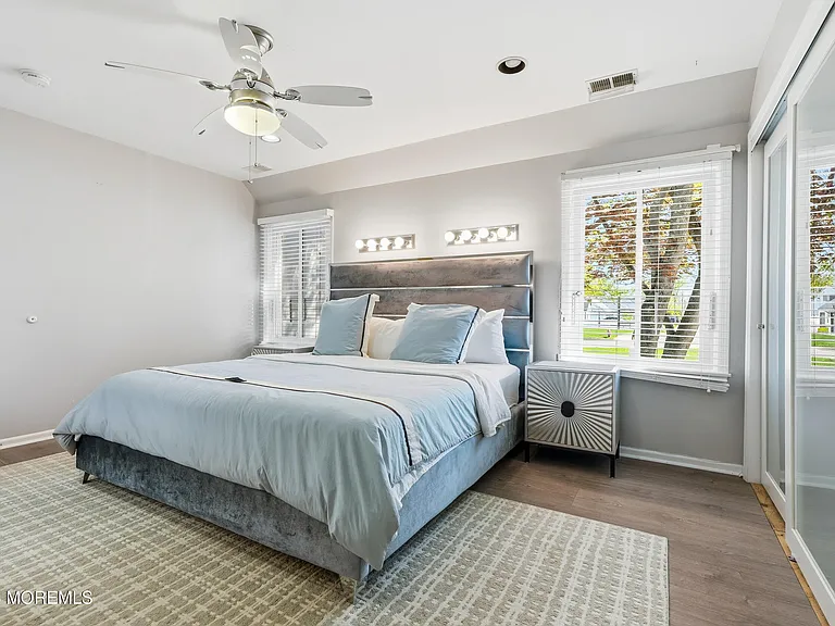 970 Van Court Ave — Photo 23