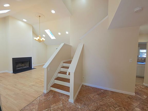 3rd image of 3 Alexander Ct