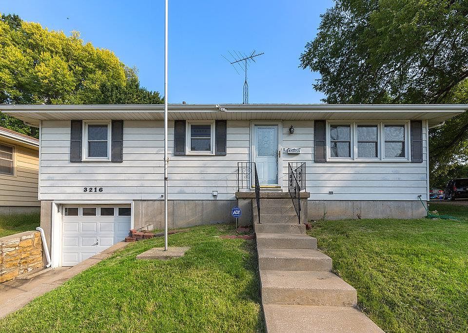 1st image of 3216 W 43rd Ave