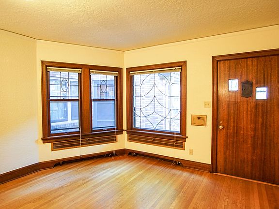 3rd image of 912 SW Vista Ave #216