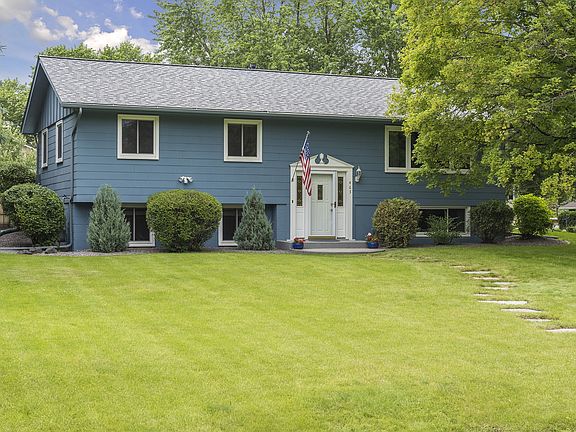 4th image of 465 Weston Ln N