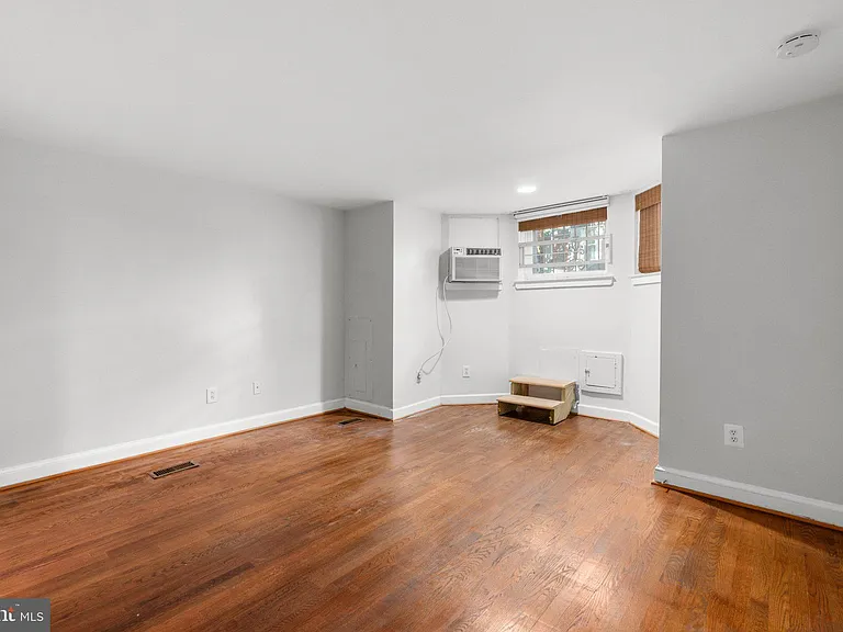 1722 Willard St NW #B — Photo 6