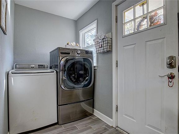 5th image of 13115 Parker Ave