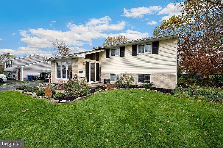 1st image of 7 Cynwyd Dr