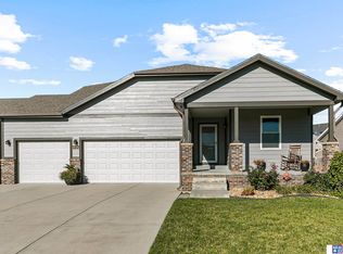 9536 Eastview Rd, Lincoln, NE 68502