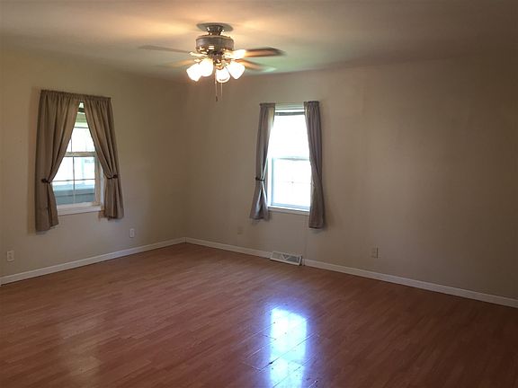 4th image of 414 E Arnold St