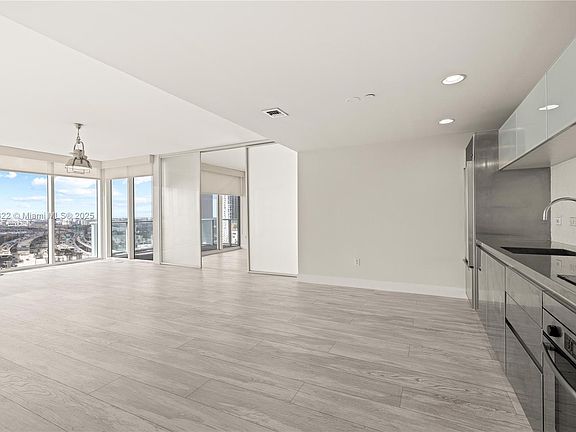 2nd image of 1040 Biscayne Blvd APT 1806
