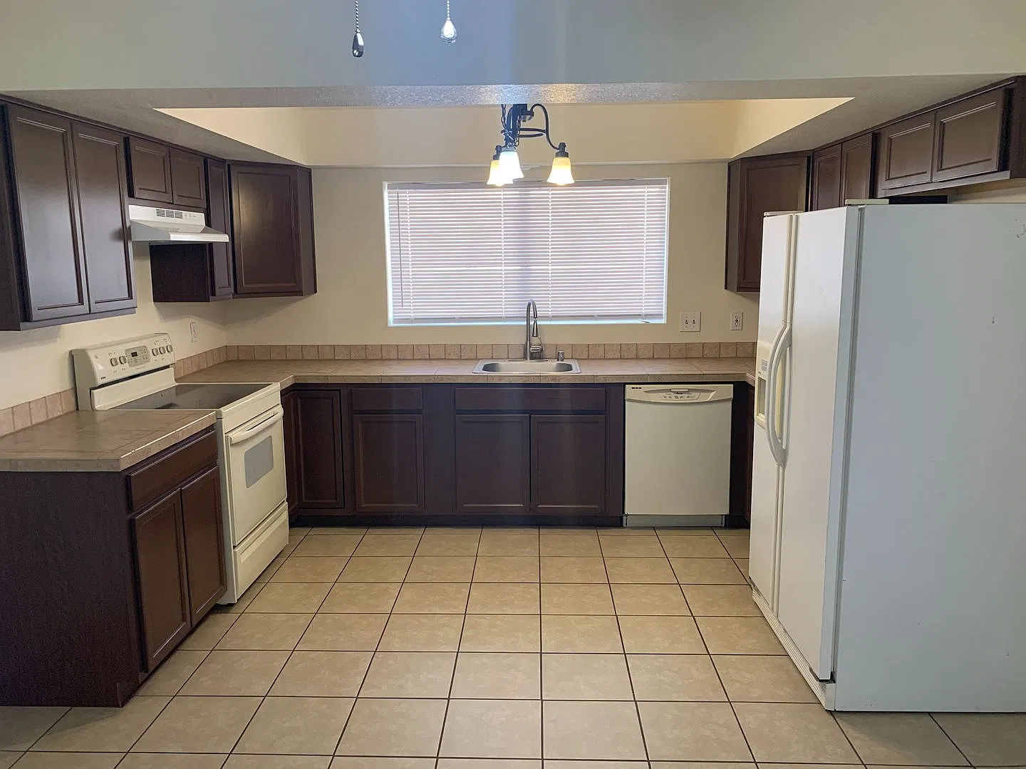 3 Bedroom Home With Extra Storage & Great Outdoor Space — Photo 4