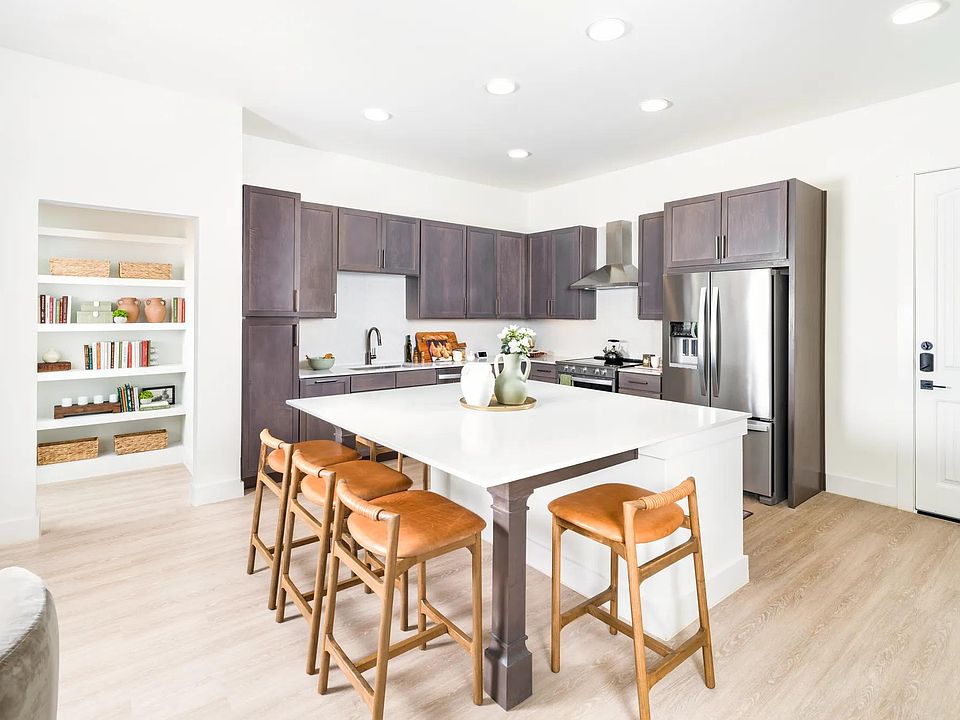 Gather with ease in Modera Trailhead''s gourmet kitchens, featuring expansive islands, sleek cabinetry, and stainless-steel appliances.