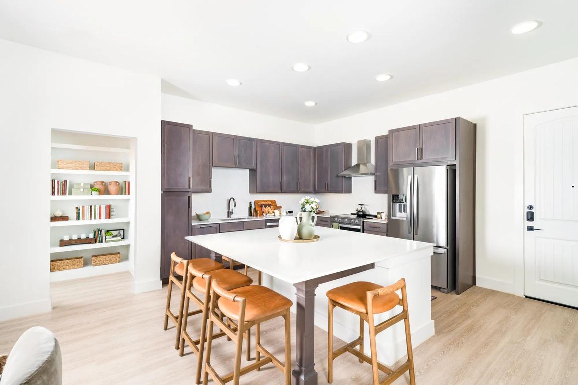 Gather with ease in Modera Trailhead's gourmet kitchens, featuring expansive islands, sleek cabinetry, and stainless-steel appliances.