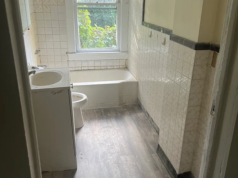 535 Richmond Ave — Photo 3