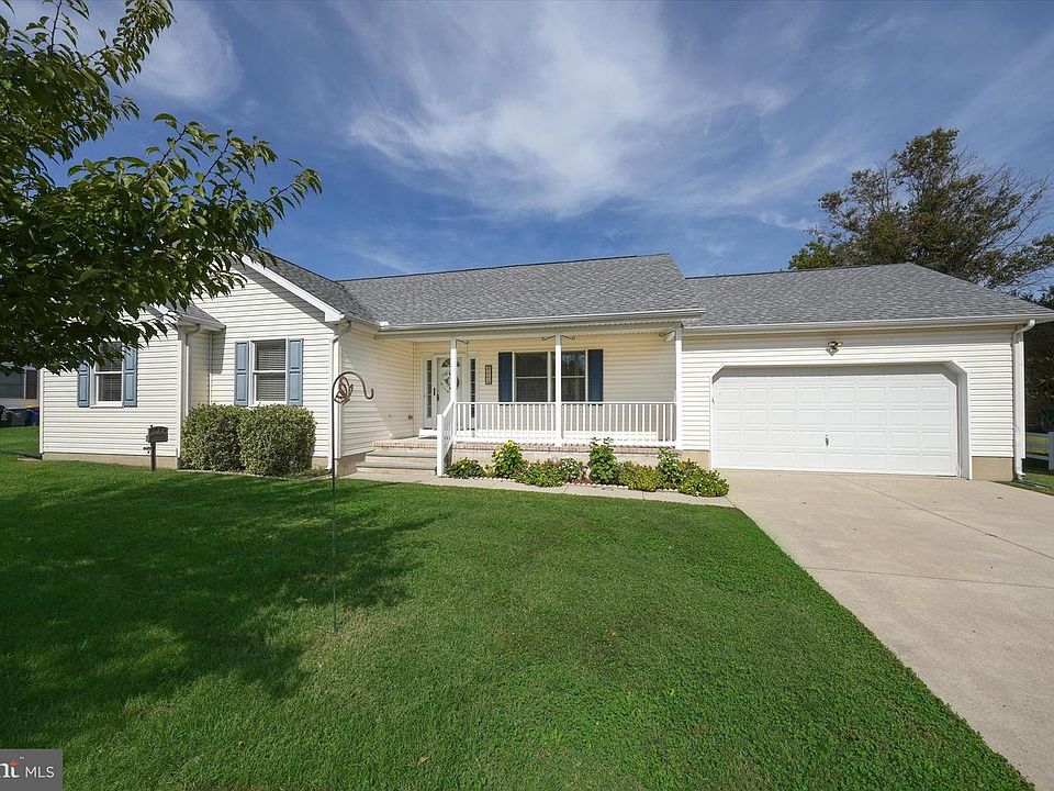 1st image of 464 Fieldcrest Dr