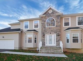 5 Tulip Ct, Monroe Township, NJ 08831