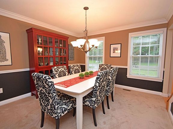 4th image of 566 Clairmont Woods Dr