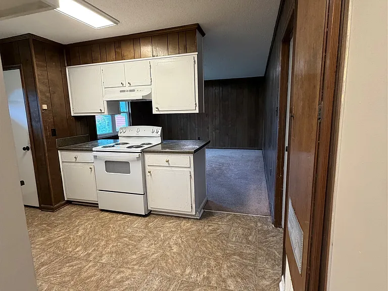 242 Clubview Dr — Photo 6