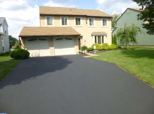 10 Pebble Dr, Horsham, PA 19044