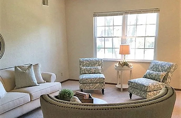 Hillcrest Apartments — Photo 16