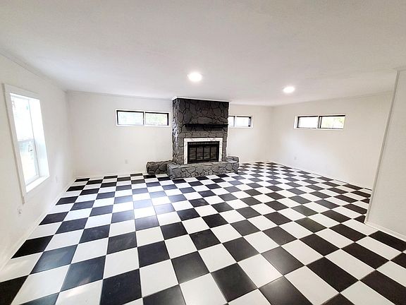 3rd image of 755 Fernwood St