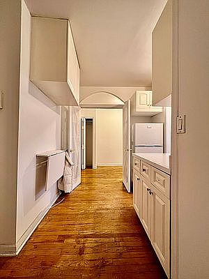 3rd image of 81 Orchard St APT 29