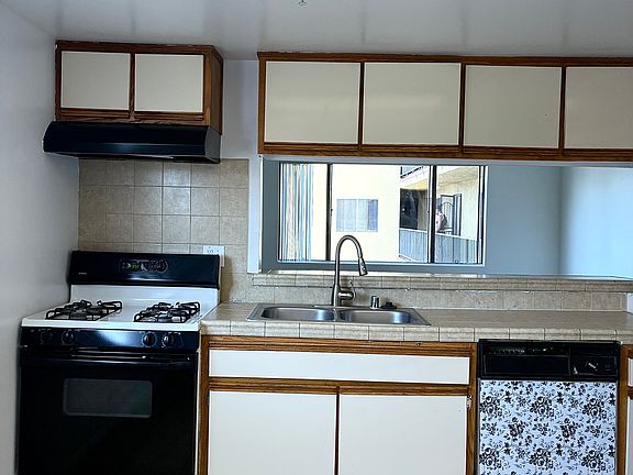 3rd image of 12501 Kornblum Ave APT 4