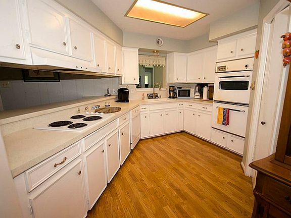 3rd image of 310 Oyster Creek Dr
