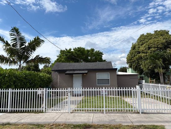 2154 NW 50th St, Miami, FL 33142