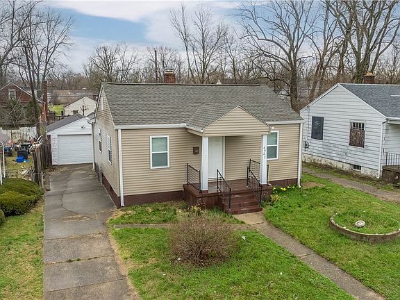 4th image of 4621 Queens Ave