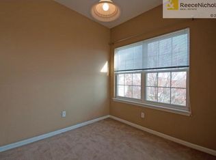 11721 S Roundtree St APT 202, Olathe, KS 66061
