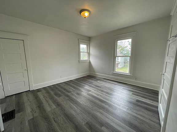 3rd image of 225 N 10th St #1/2