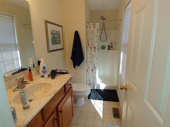 4th image of 414 Red Maple Dr