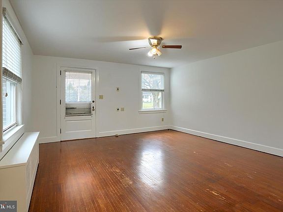 5th image of 119 W Main St