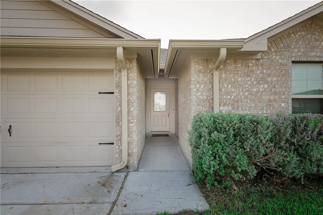 3 bed, 1415 sqft, $1,950 — Photo 4