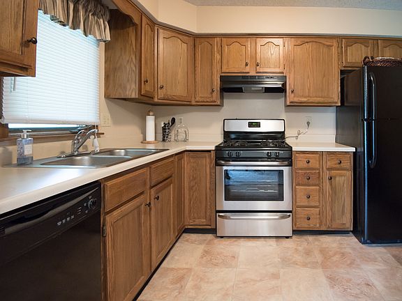 4th image of 2243 SE Stinson Dr