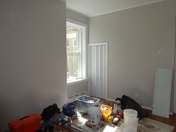 4th image of 220 Graham St