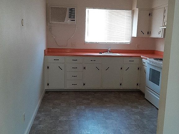 4th image of 501 S Fairmont Ave APT 9
